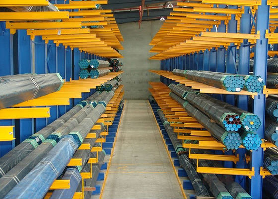 คุณภาพ  Heavy Duty Industrial Cantilever Pallet Racking For / Timber /  Lumber / Long Pipes โรงงาน