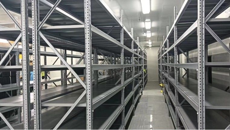 2-8 แผ่น Rack เหล็กเบาด้วยการออกแบบหลุมกระพริก ความจุสูงถึง 500 kg / ระดับ