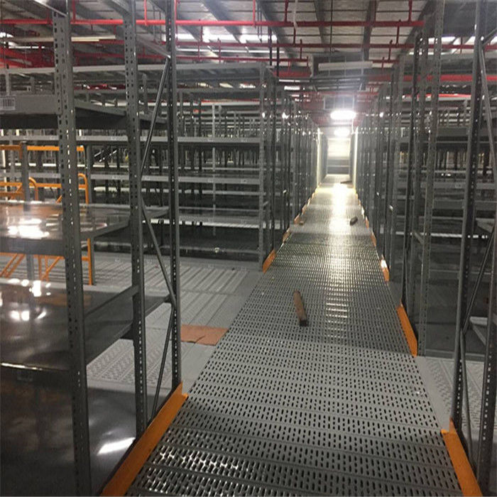 โลหะอุตสาหกรรม Mezzanine Flooring หนักพื้น 300-1000 กิโลกรัมต่อตารางเมตรสําหรับตัวเลือกการเก็บของที่หลากหลาย