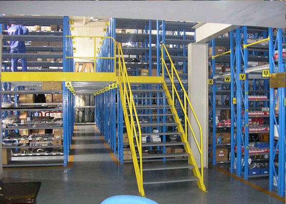 โรงเก็บสินค้าอุตสาหกรรมหลายระดับ Mezzanine Racking Floor สําหรับโกดังพื้นที่ใหญ่