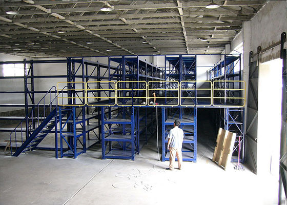 การเคลือบผงแป้ง โลหะอุตสาหกรรม Mezzanine พื้นที่มีทางเดินสําหรับโกดัง