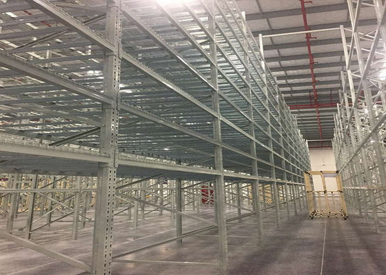 ระบบชั้นวางของเหล็ก Mezzanine ที่รองรับ Rack สีเทาสําหรับโกดังขนาดใหญ่
