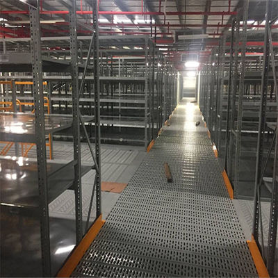 โลหะอุตสาหกรรม Mezzanine Flooring หนักพื้น 300-1000 กิโลกรัมต่อตารางเมตรสําหรับตัวเลือกการเก็บของที่หลากหลาย